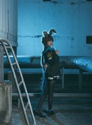 他揉捏她两乳不停呻吟小视频